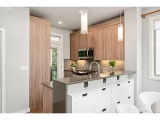 Photo #4: 24273568 Listing