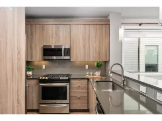 Photo #5: 24273568 Listing