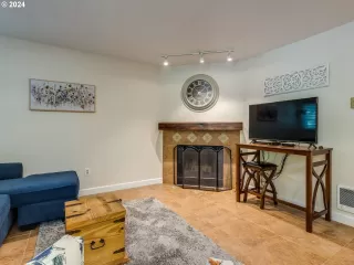 Photo #6: 24273618 Listing