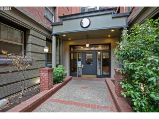 Photo #2: 24274763 Listing 