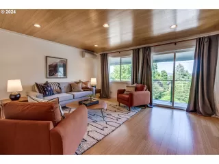 Photo #5: 24275793 Listing