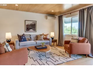 Photo #6: 24275793 Listing