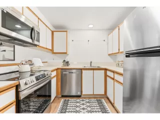 Photo #2: 24276298 Listing