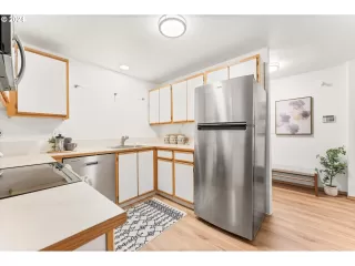 Photo #3: 24276298 Listing