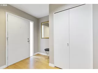 Photo #4: 24276657 Listing