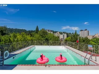 Photo #5: 24276830 Listing