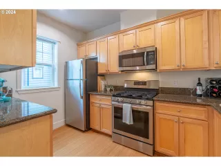 Photo #6: 24277100 Listing 