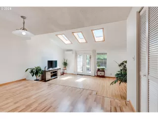 Photo #5: 24277862 Listing 