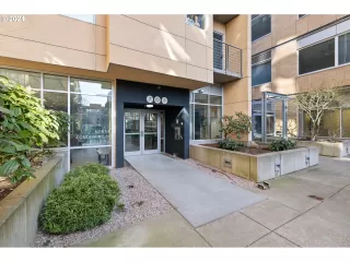 Photo #3: 24278413 Listing