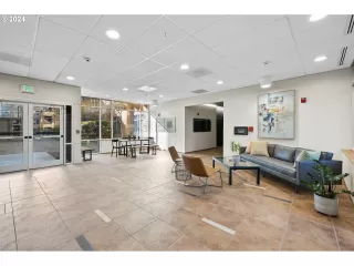 Photo #4: 24278413 Listing