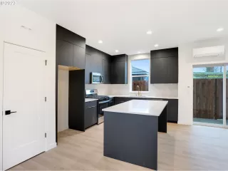 Photo #2: 24279790 Listing 