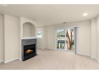 Photo #4: 24280523 Listing