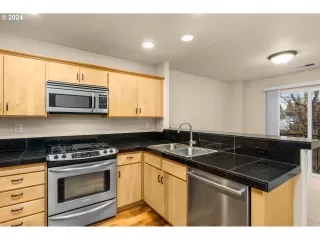 Photo #5: 24280523 Listing