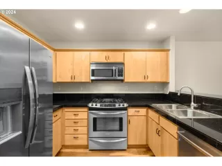 Photo #6: 24280523 Listing