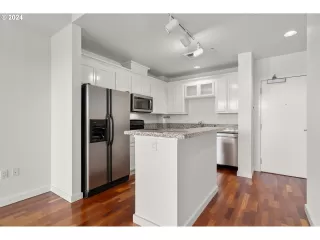 Photo #4: 24281500 Listing