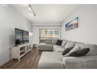 Photo #4: 24282408 Listing