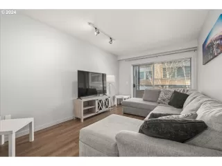 Photo #6: 24282408 Listing