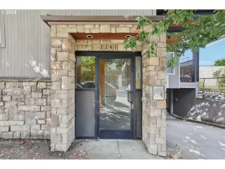 Photo #1: 24282631 Listing