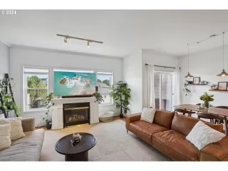 Photo #4: 24282631 Listing