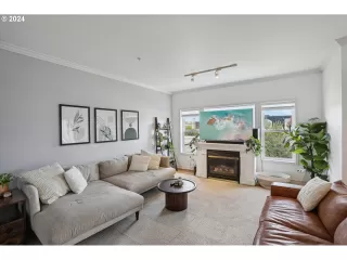 Photo #5: 24282631 Listing