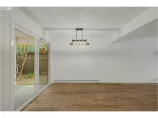 Photo #1: 242838146 Listing 