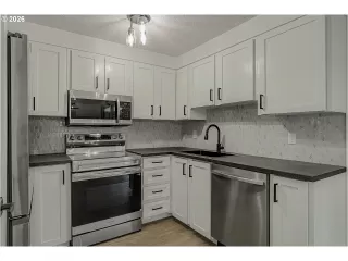 Photo #3: 242838146 Listing 