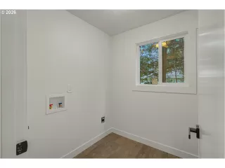 Photo #5: 242838146 Listing 