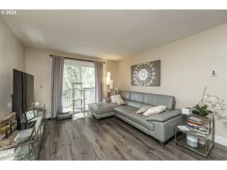 Photo #3: 24283906 Listing