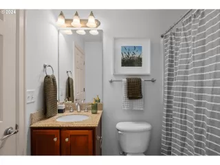 More Details about MLS # 24283976 : 6013 NE HOLLADAY ST