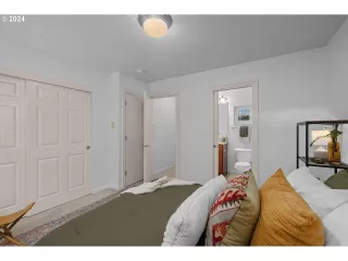 Photo #6: 24283976 Listing