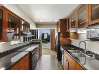 Photo #4: 242840709 Listing 