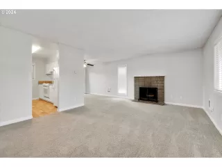 Photo #5: 24284107 Listing