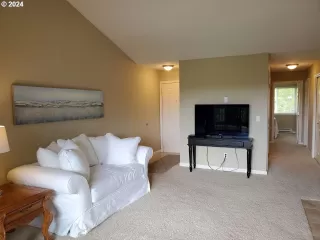 Photo #3: 24284330 Listing