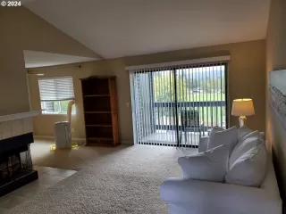 Photo #4: 24284330 Listing