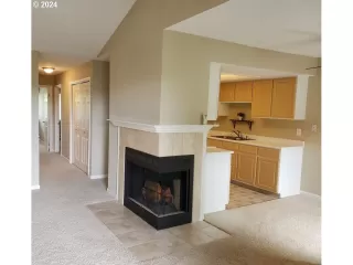 Photo #5: 24284330 Listing