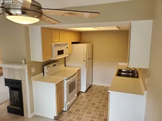 Photo #6: 24284330 Listing