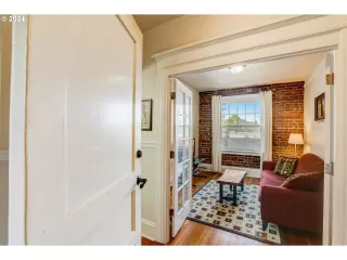 Photo #5: 24284861 Listing 