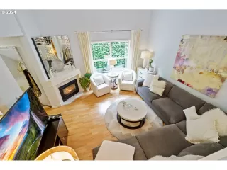 Photo #2: 24285305 Listing