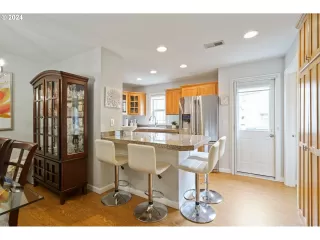 Photo #3: 24285305 Listing