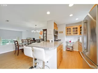 Photo #4: 24285305 Listing