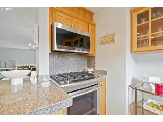 Photo #6: 24285305 Listing