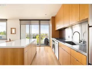 Photo #3: 24285418 Listing