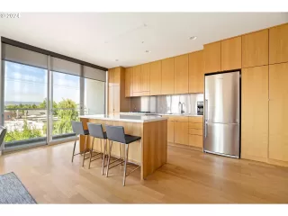 Photo #4: 24285418 Listing