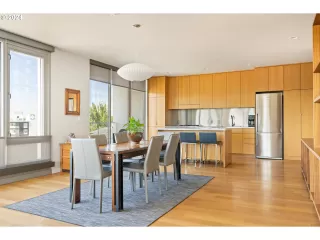 Photo #6: 24285418 Listing