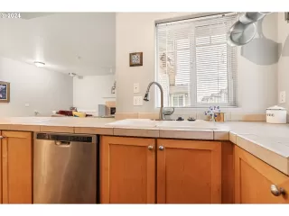 Photo #6: 24285942 Listing 