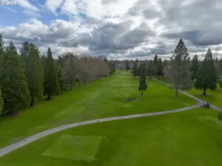 Photo #5: 24286267 Listing