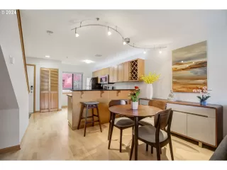 Photo #5: 24286306 Listing