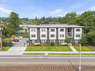 Photo #5: 24286749 Listing