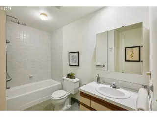 Photo #5: 24286944 Listing 