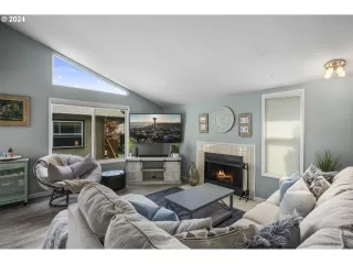 Photo #2: 24287408 Listing